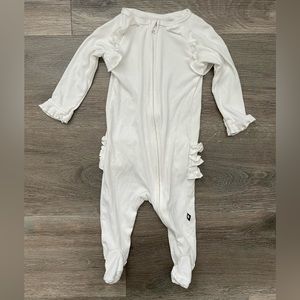 NWOT Sweet Bamboo White Ribbed Footed Sleeper size 3-6 month